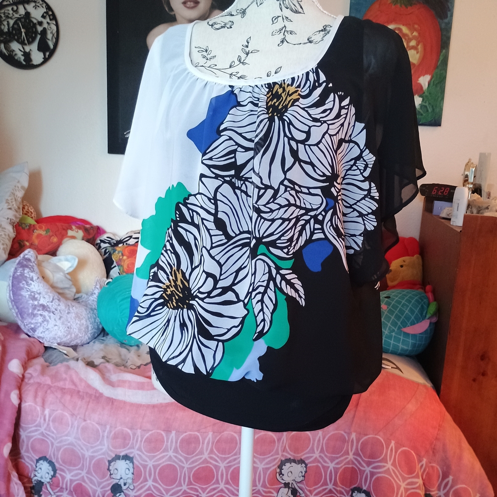 Collectif Asymmetrical Floral Blue Black and White Batwings Sleeves Blouse